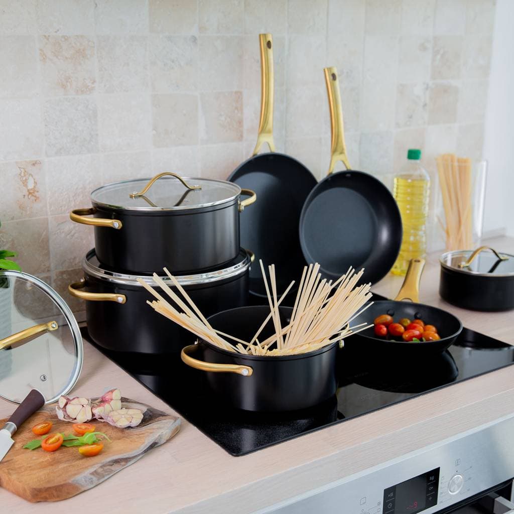 https://dajar.pl/media/catalog/product/g/a/garnki_royal_2_.jpg